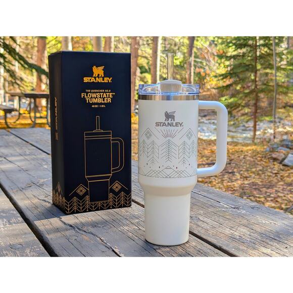 Stanley Halloween Winterscape Quencher H2.0 FlowState Tumbler 40 OZ Limited - Picture 6 of 10